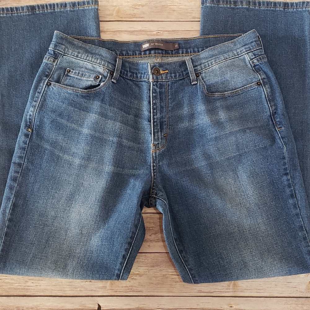 Boot Cut Levi's - image 1